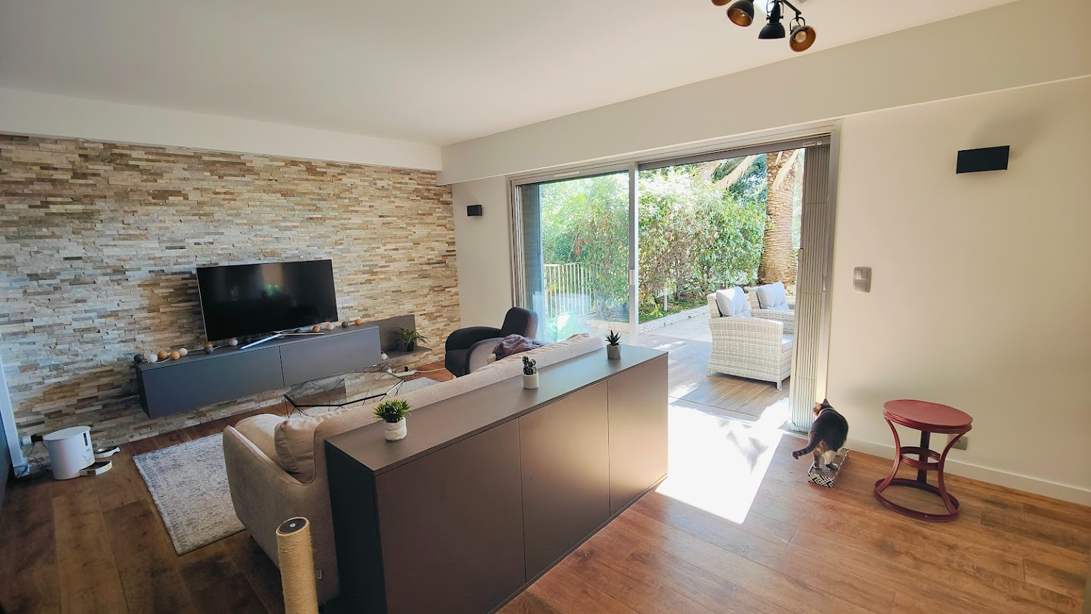 Magnifique appartement de 4 pièces de 82.34m² en rez-de-jardin avec terrasse de 100m² au calme