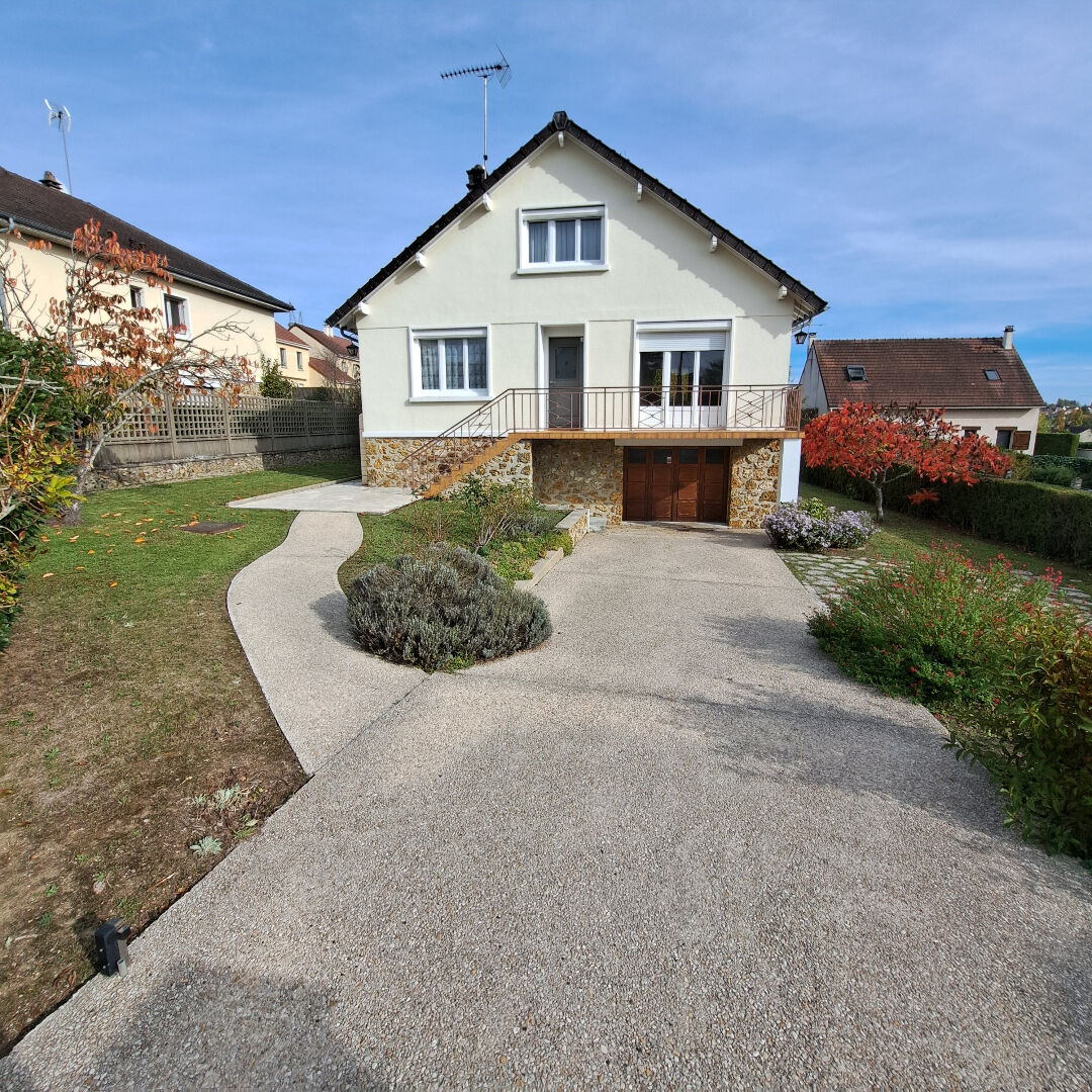 Photo Maison Ollainville 6 pièce(s) 108 m2 image 1/6