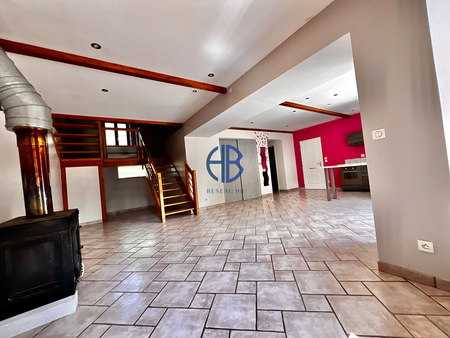 Photo Maison en pierre  128 m² -- 4 ch -- sur terrain plat 970 m² image 3/6