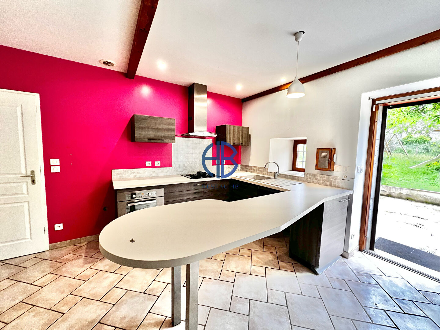 Photo Maison en pierre  128 m² -- 4 ch -- sur terrain plat 970 m² image 4/6