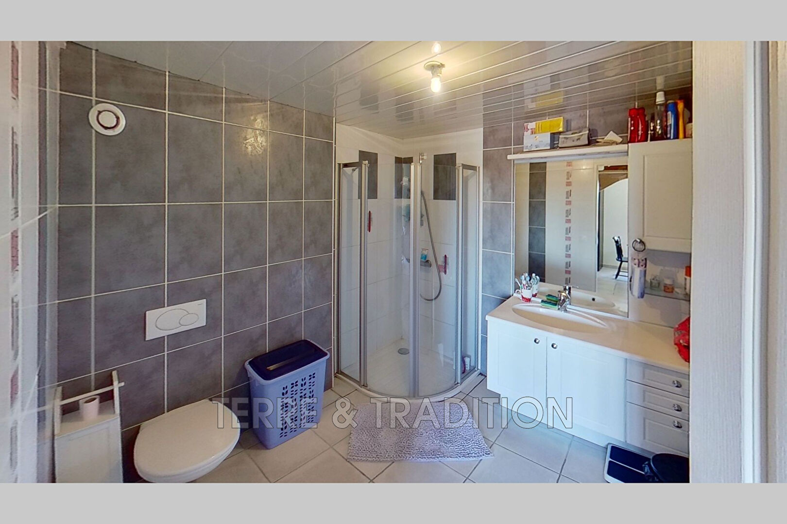 Photo Joli studio avec 1 chambre en mezzanine image 2/3