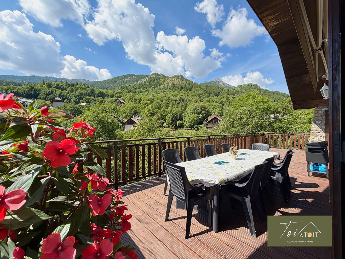 Vue 360° montagnes ! Chalet avec excellent potentiel locatif à Puy-Saint-Vincent !