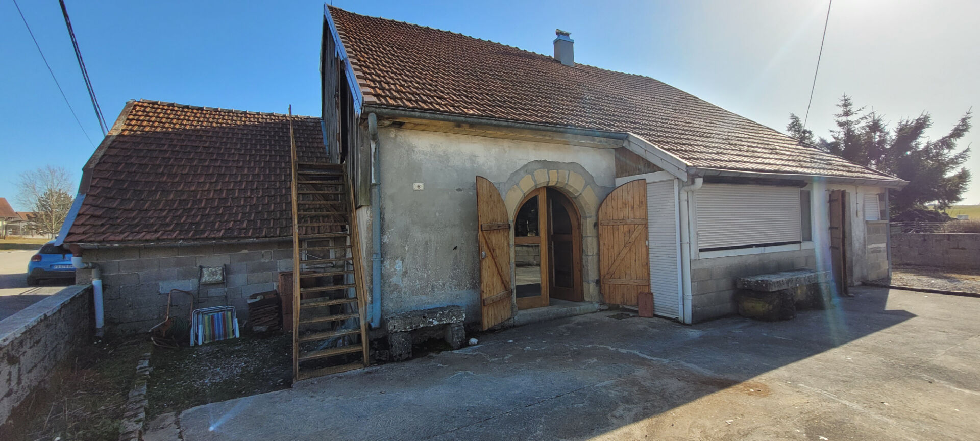 Maison Cuvier de 83m², 2 garages.