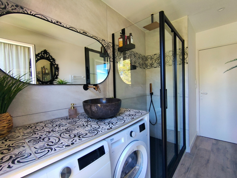 Photo EXCLUSIVITÉ - APPARTEMENT 3 PIÈCES ENTIÈREMENT RÉNOVÉ, CALME ET LUMINEUX - SANARY-SUR-MER image 4/6