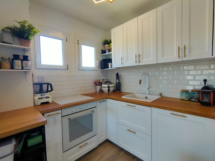 Photo EXCLUSIVITÉ - APPARTEMENT 3 PIÈCES ENTIÈREMENT RÉNOVÉ, CALME ET LUMINEUX - SANARY-SUR-MER image 6/6