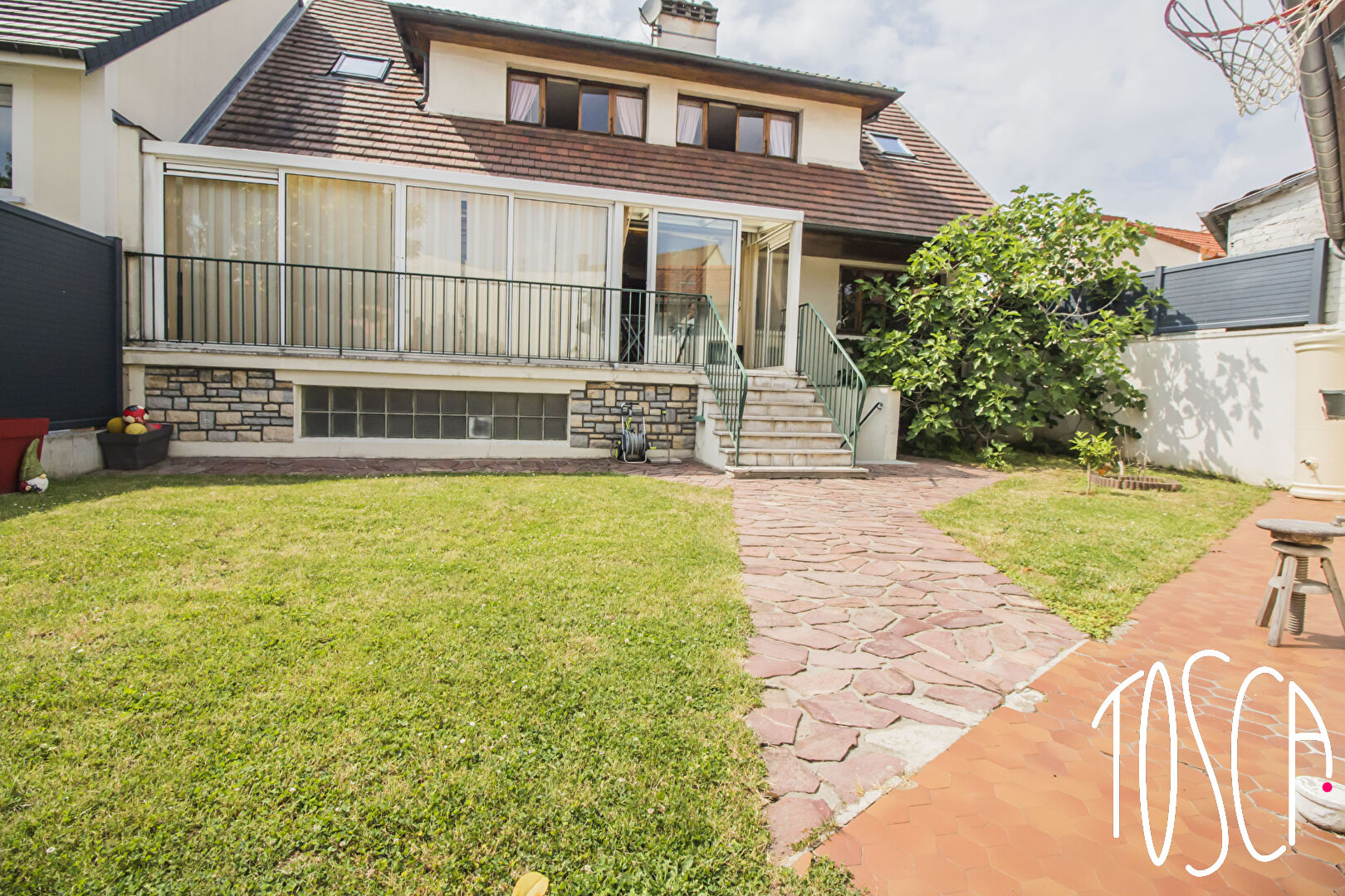 Photo CHEVILLY LARUE - QUARTIER BRETAGNE - PARCELLE DE 371 M² - MAISON 218M² HABITABLES - 6 CHB - SOUS SOL TOTAL - GARAGE - DEPENDANCE - T7 - FUTUR METRO image 1/6