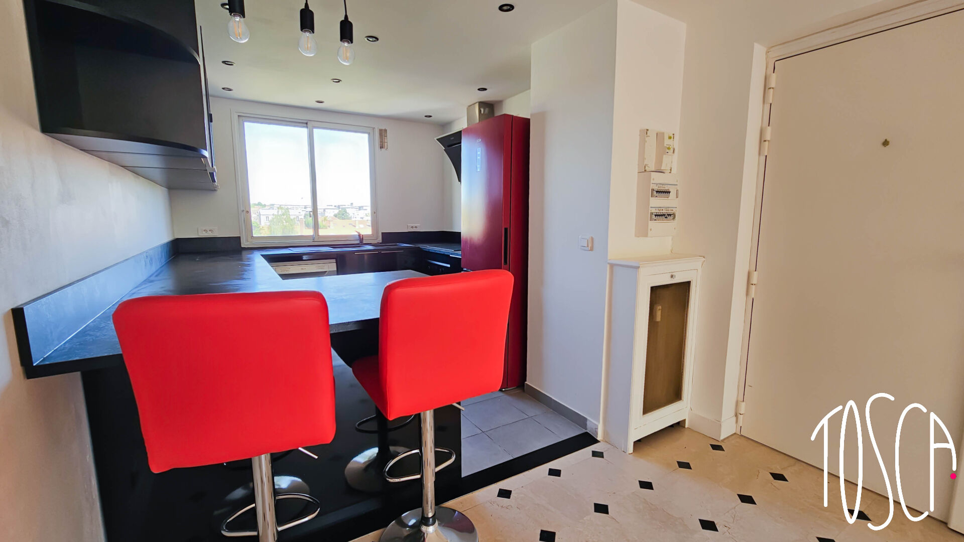 EXCLUSIVITE – CHOISY – APPARTEMENT DE 71 M2 AVEC BALCON CAVE ET PARKING - Gallery 1