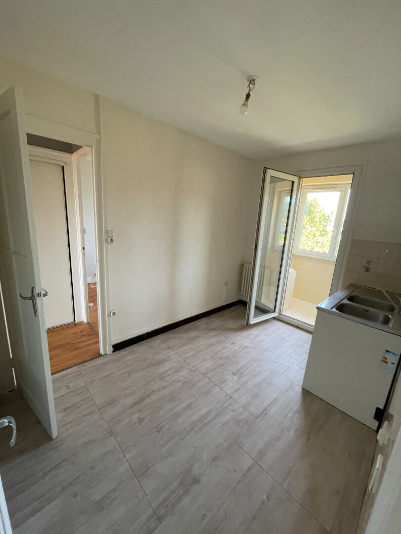 Photo AMBERIEU EN BUGEY T4 bis- 75m2 - rue Saint Exupéry image 3/6