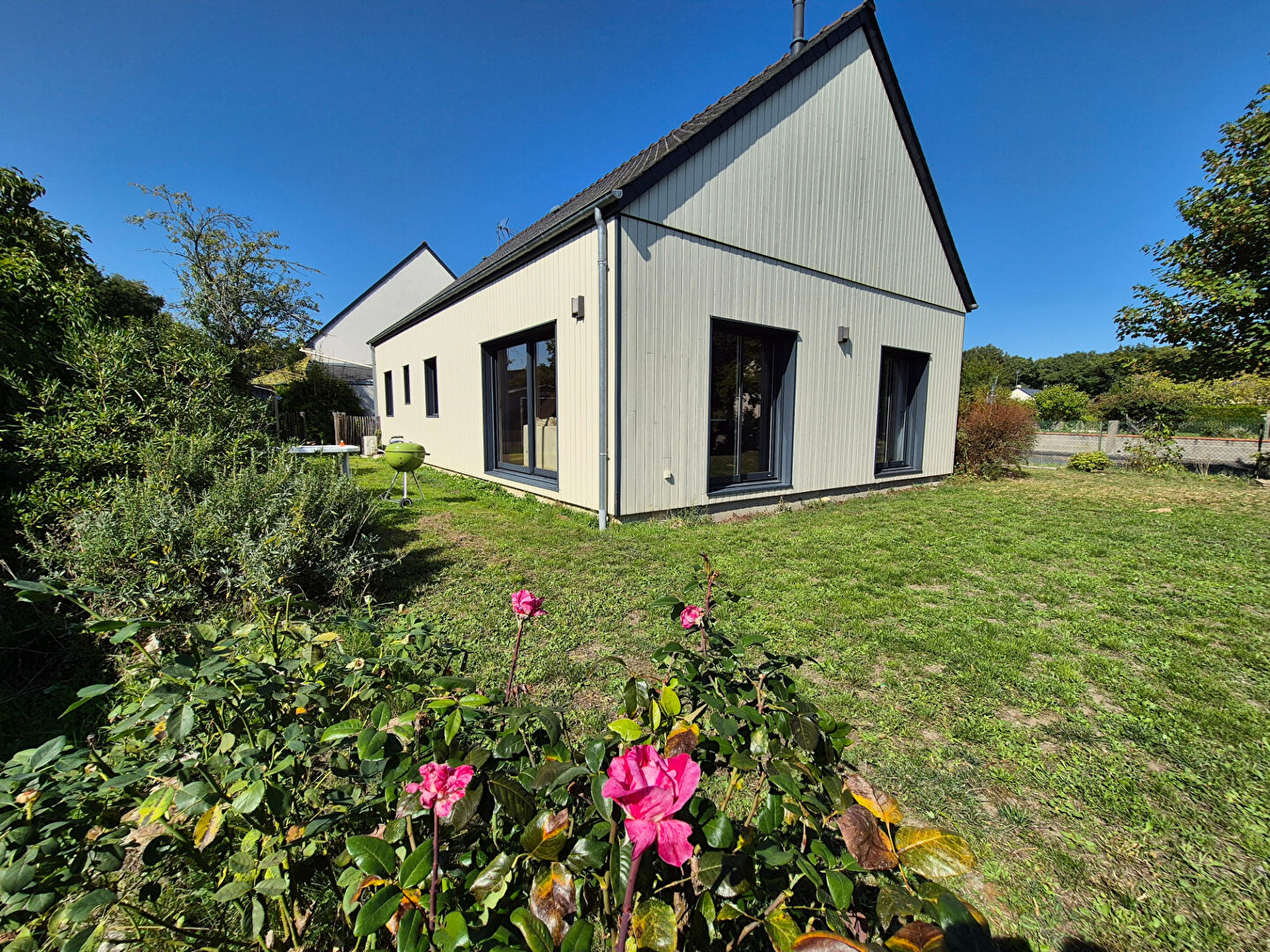 Maison T4 récente avec joli jardin - plain-pied
