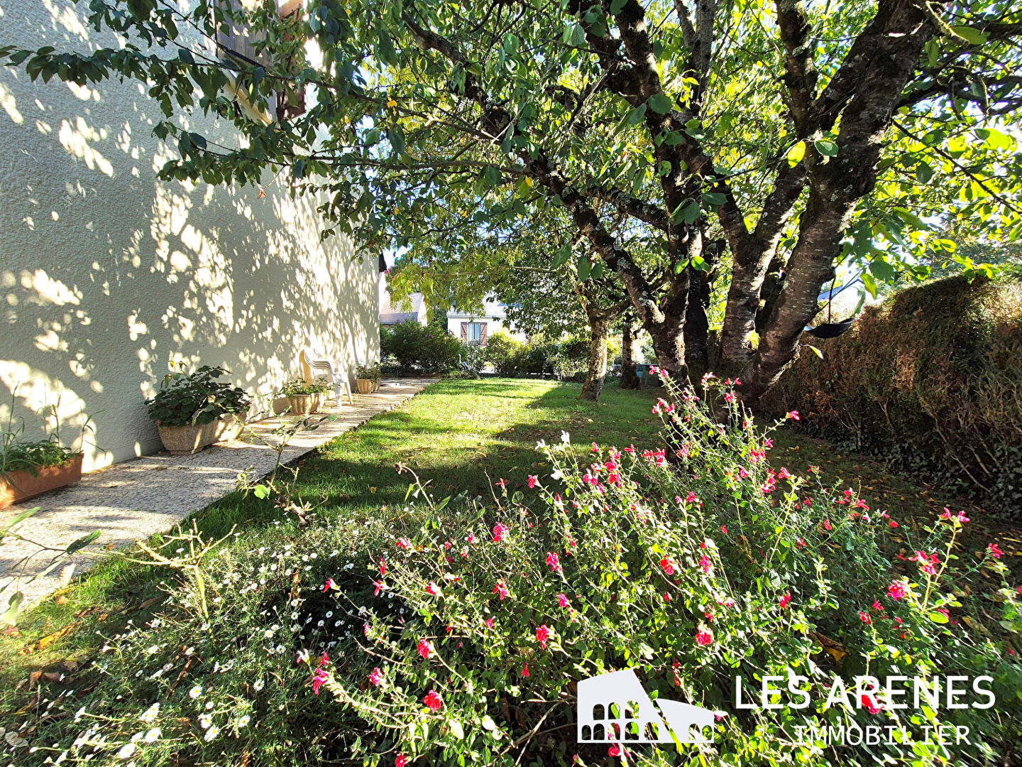 Photo Charmante maison familiale avec Jardin, Garage  et Cave image 2/6