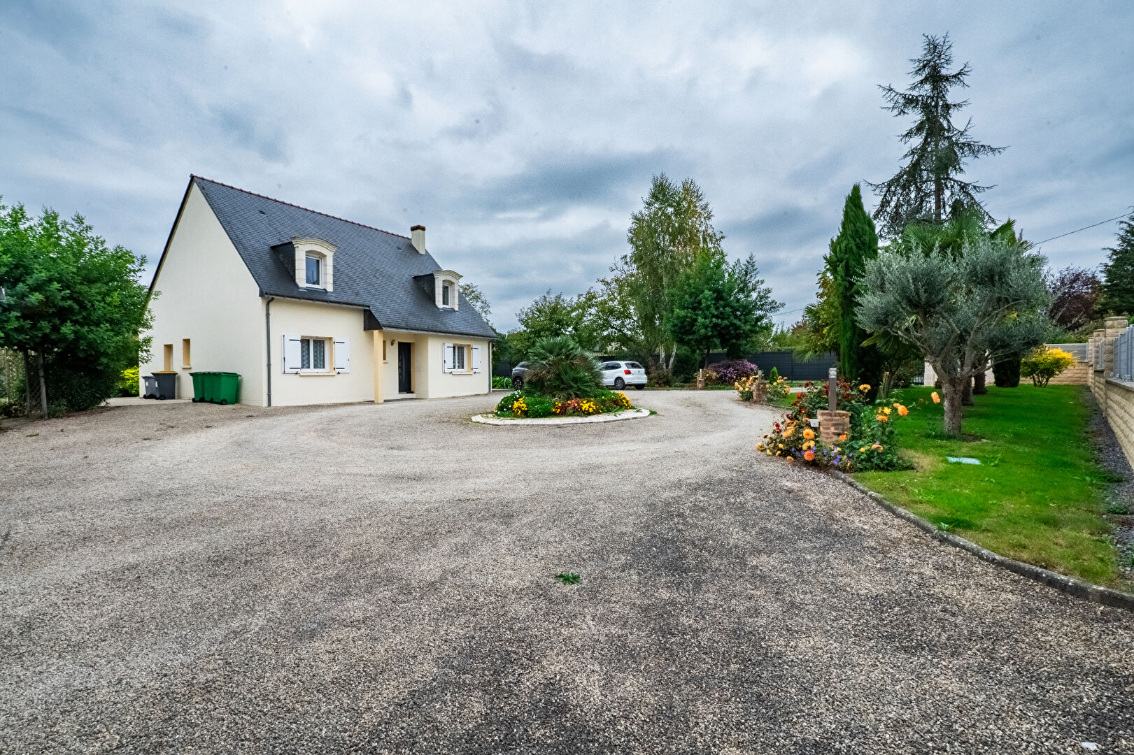 Maison familiale de 6 pièces de135 m² sur un terrain paysagé de 2 153 m² ? Châteauneuf-sur-Sarthe