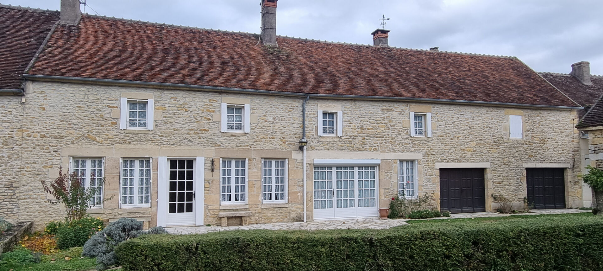 JOLIE MAISON EN PIERRE 163 M² HABITABLES