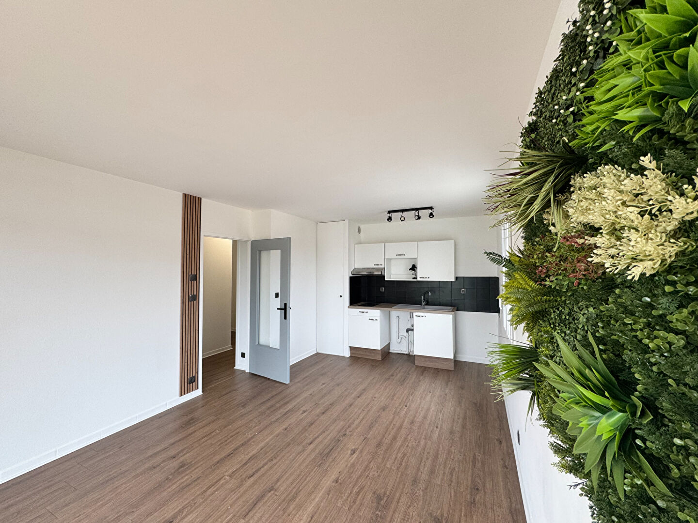 image
Superbe T2 10 mn de la plage , lumineux , balcon , 1 er et dernier étage