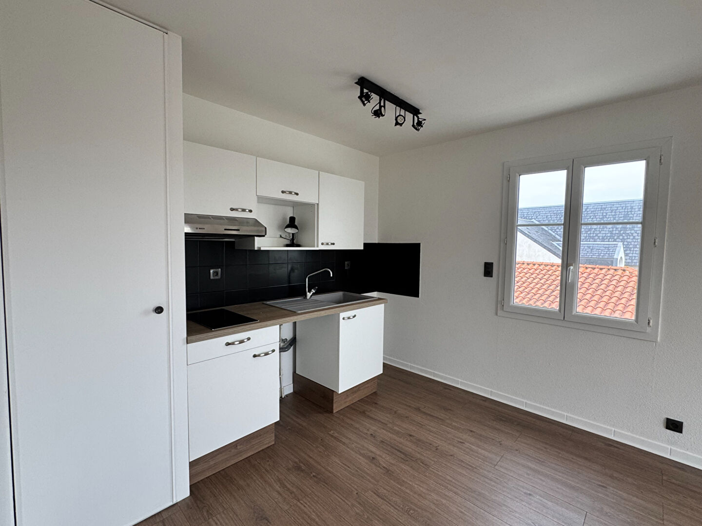 image
Superbe T2 10 mn de la plage , lumineux , balcon , 1 er et dernier étage