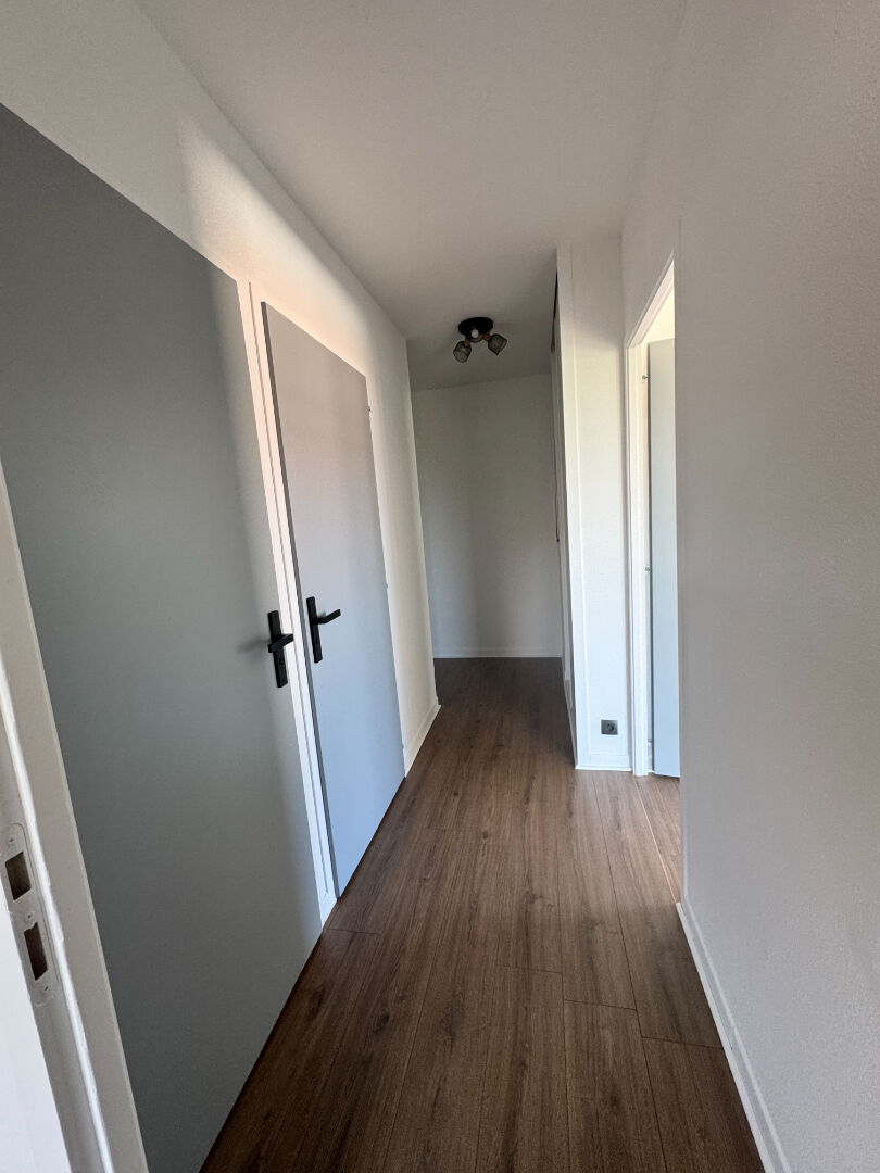 image
Superbe T2 10 mn de la plage , lumineux , balcon , 1 er et dernier étage