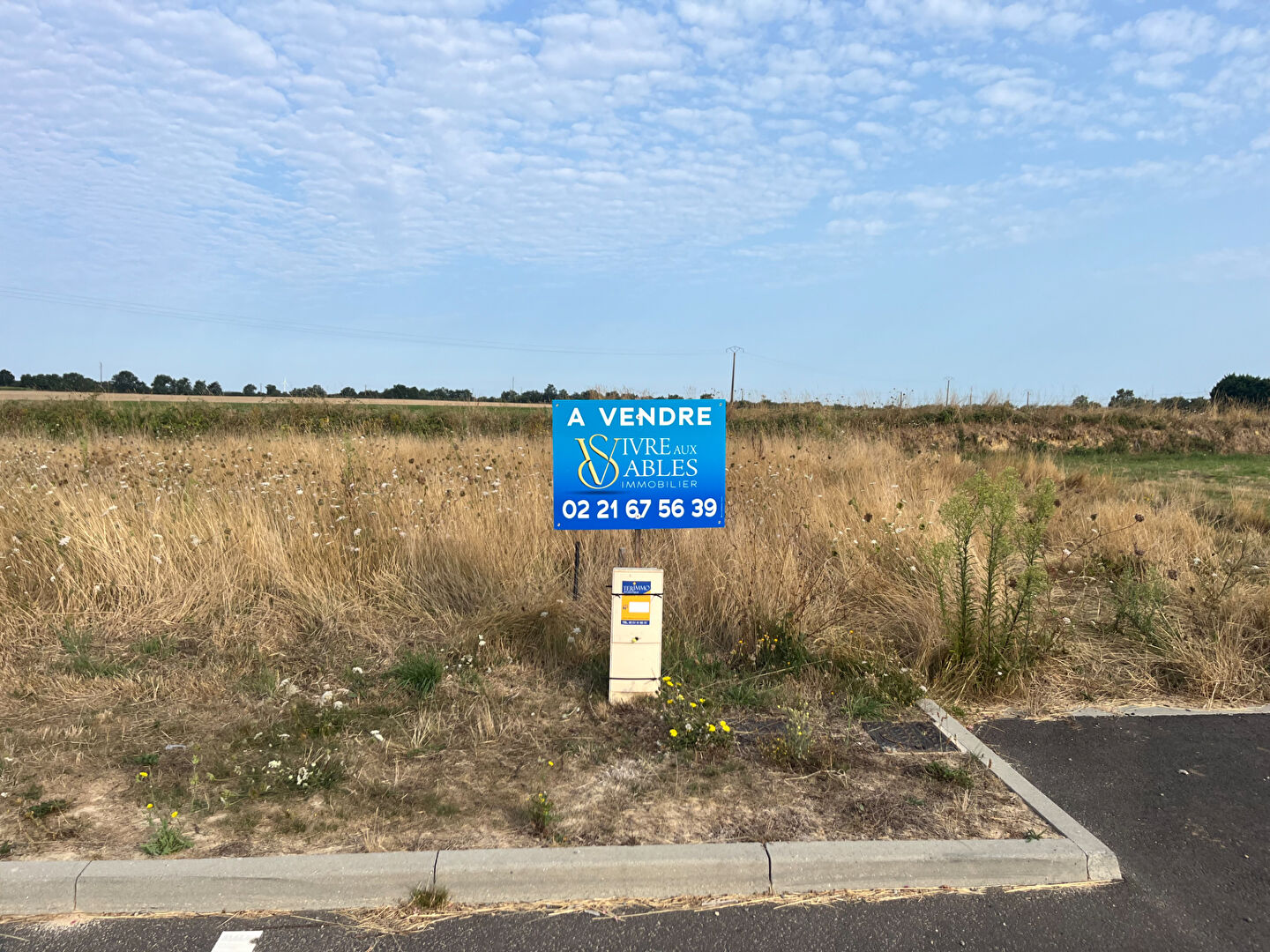 image 
Terrain Saint Mathurin 372 m2 - Libre de constructeur