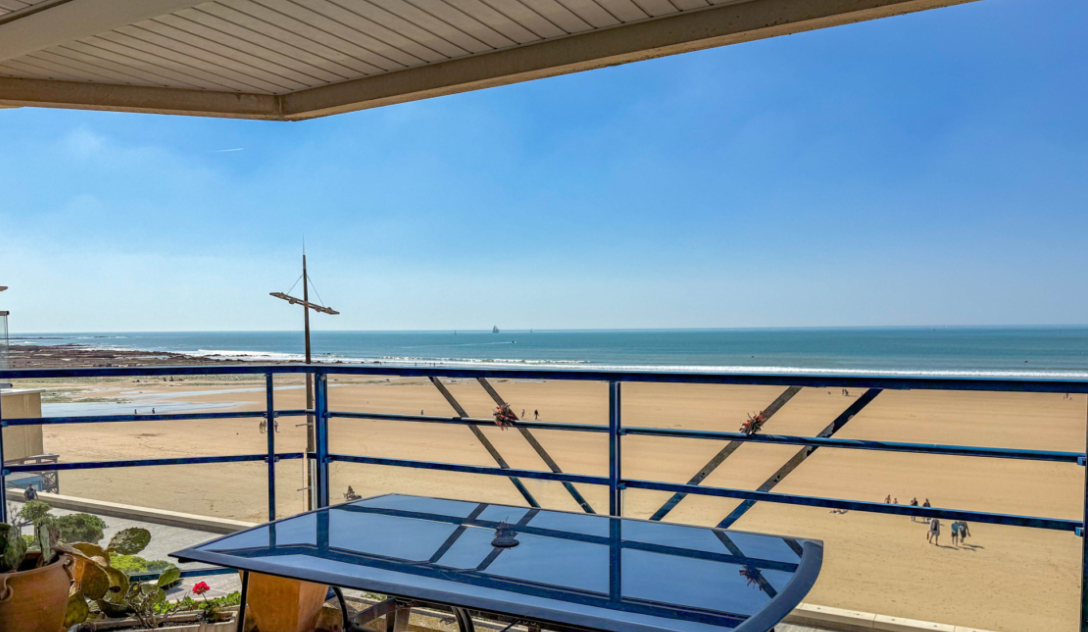 image 
LES SABLES D'OLONNE - VUE MER - APPARTEMENT 103 M²  + GARAGE