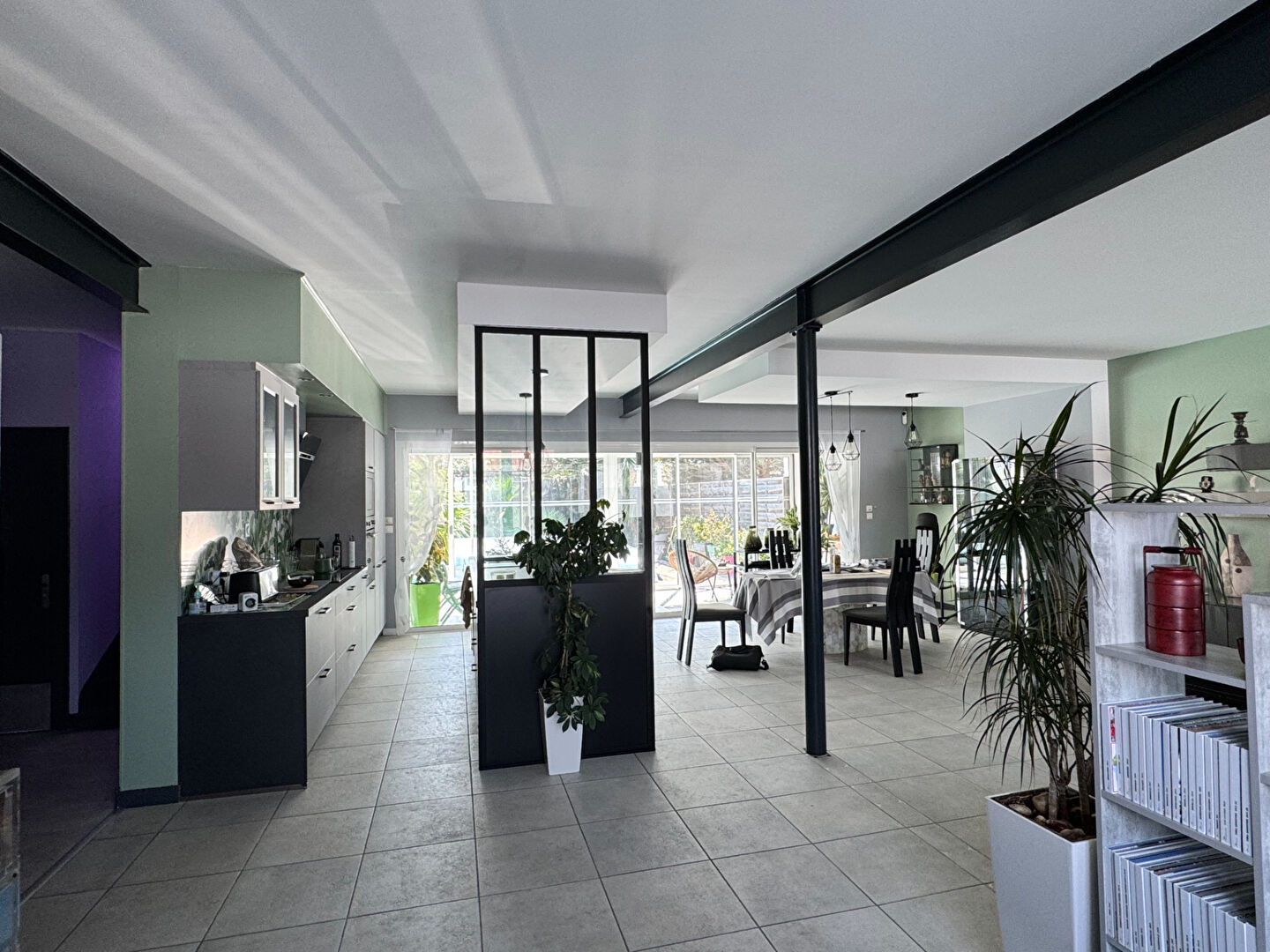 image 
Opportunité rare  villa de 167 m 2 TBE  à  1,2 km de la plage des présidents