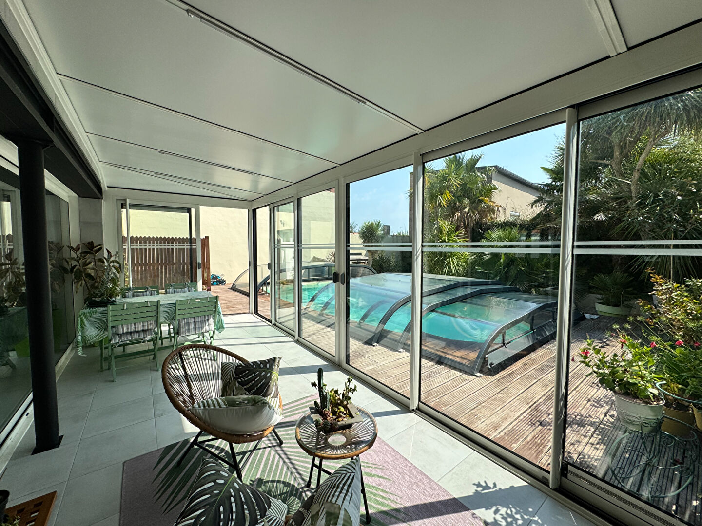 image 
Opportunité rare  villa de 167 m 2 TBE  à  1,2 km de la plage des présidents