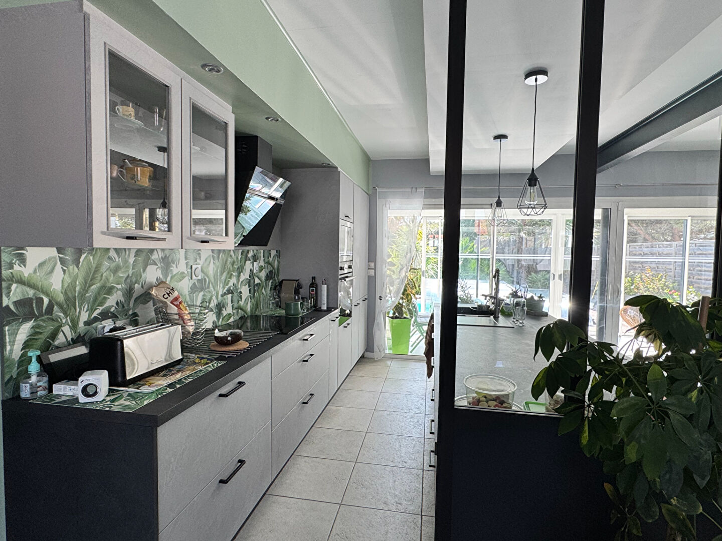 image 
Opportunité rare  villa de 167 m 2 TBE  à  1,2 km de la plage des présidents