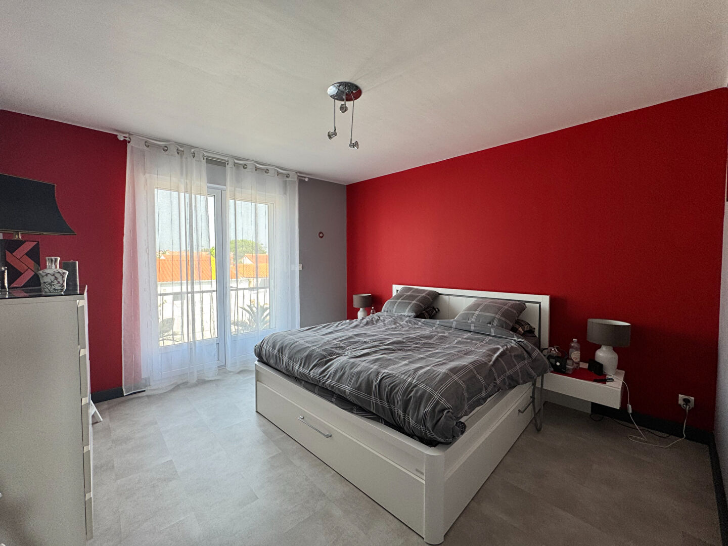 image 
Opportunité rare  villa de 167 m 2 TBE  à  1,2 km de la plage des présidents