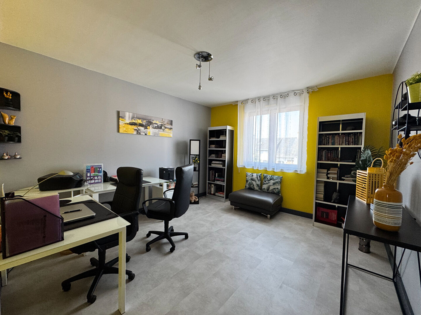 image 
Opportunité rare  villa de 167 m 2 TBE  à  1,2 km de la plage des présidents