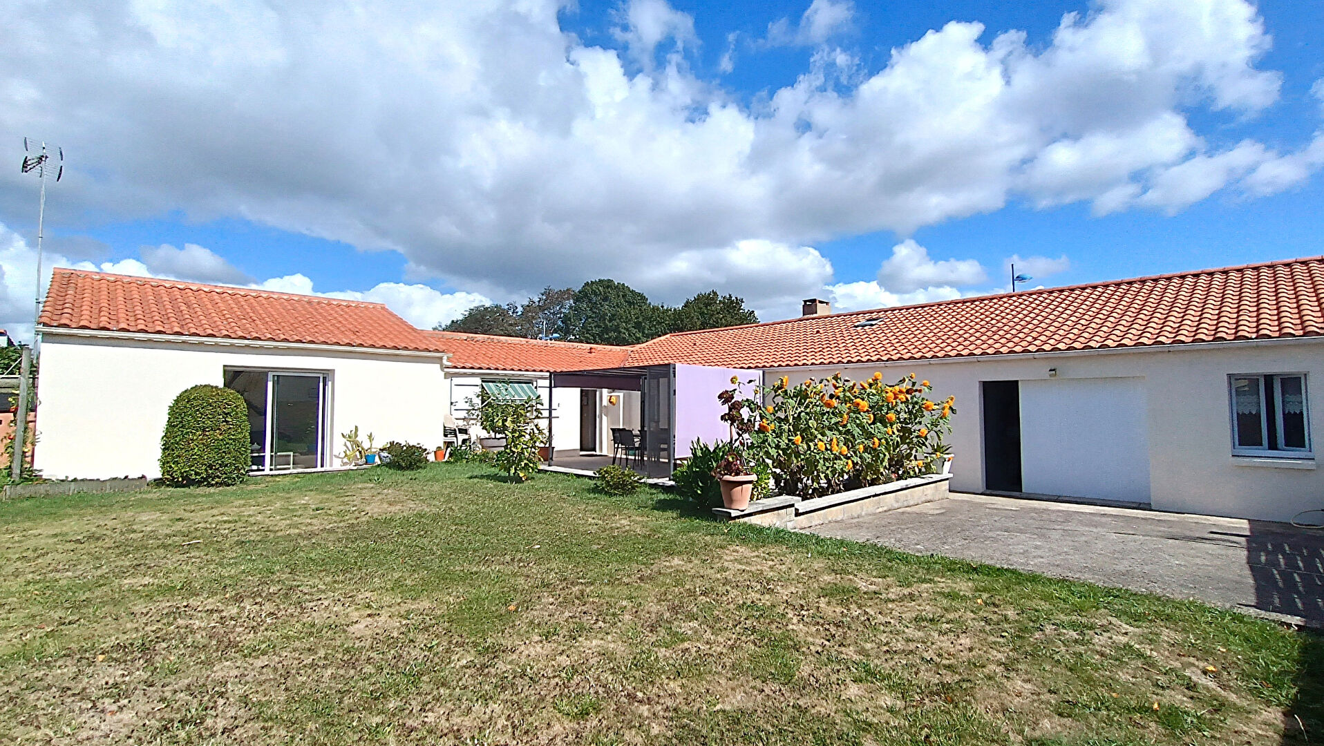 image 
Longère - 3 chambres -120m² avec garage et studio indépendant