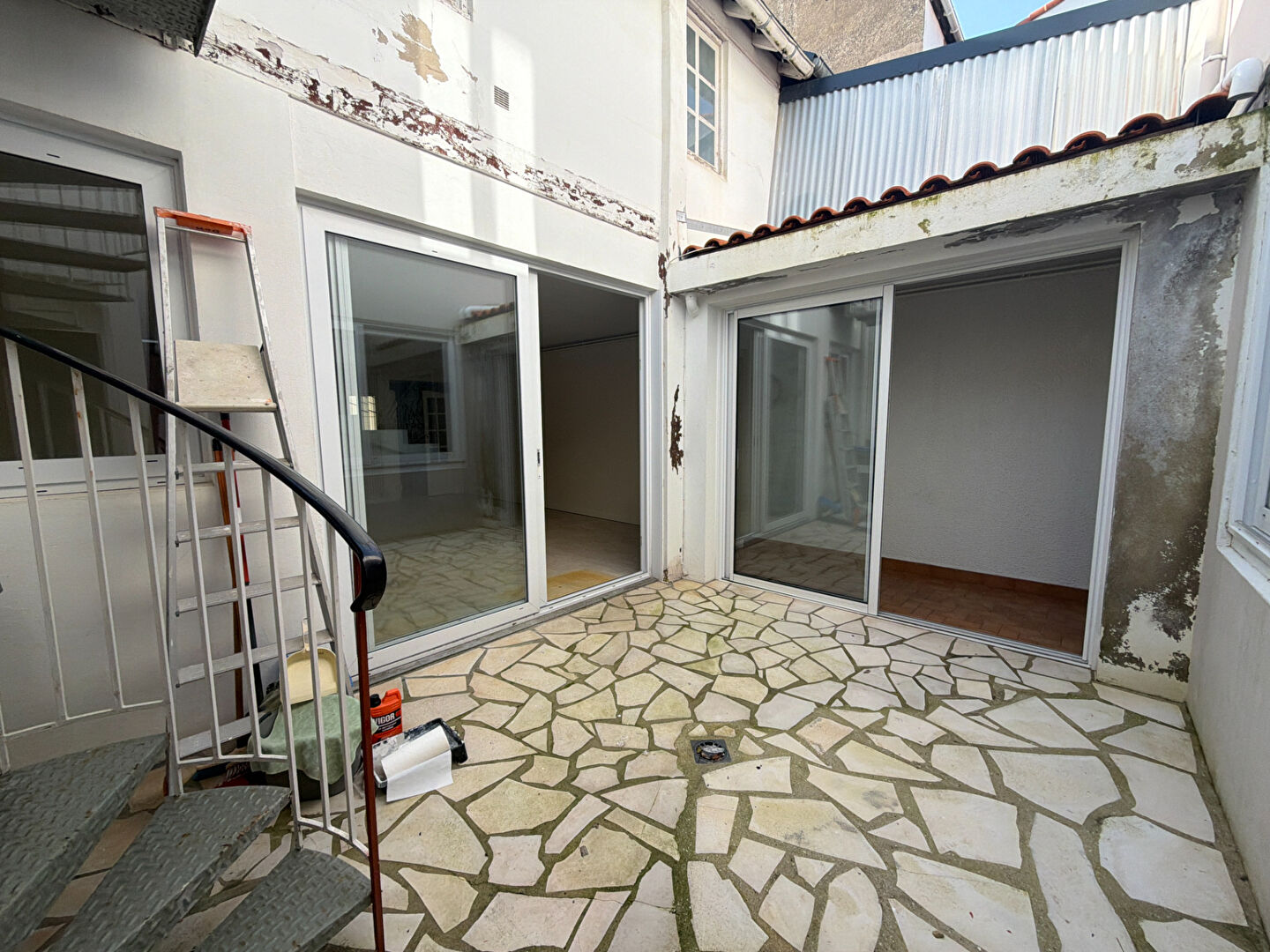 image 
LES SABLES D'OLONNE - CENTRE VILLE  - MAISON 4 CHAMBRES - 168 m2 - EXTERIEUR ET GARAGES