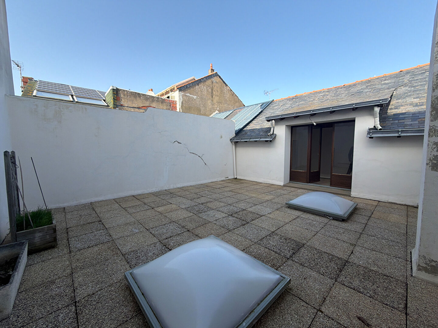 image 
LES SABLES D'OLONNE - CENTRE VILLE  - MAISON 4 CHAMBRES - 168 m2 - EXTERIEUR ET GARAGES