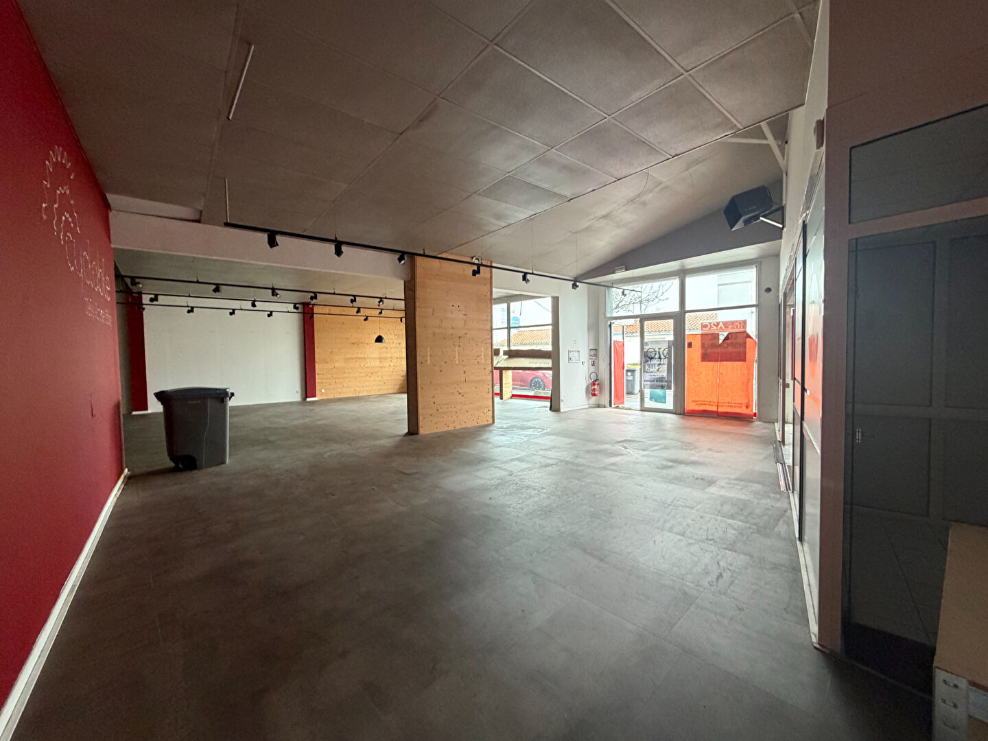 image
LES SABLES D'OLONNE - LOCAL COMMERCIAL - 270 M² - LIBRE