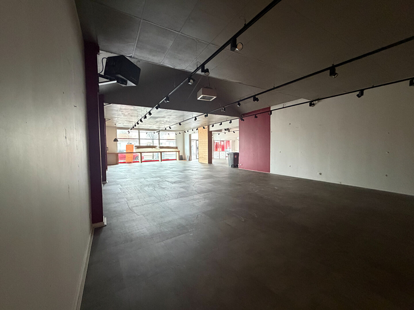 image
LES SABLES D'OLONNE - LOCAL COMMERCIAL - 270 M² - LIBRE