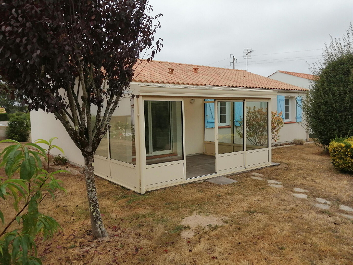 Photo L'agence Vrignaud & Biron Immobilier vous propose en exclusivité BVE (Bien Vendre Ensemble)  à environ 1 kilomètre du centre ville cette maison en parfait état d'entretien ayant bénéficié de nombreux travaux d'amélioration énergétique : isolation par l'ex image 2/6