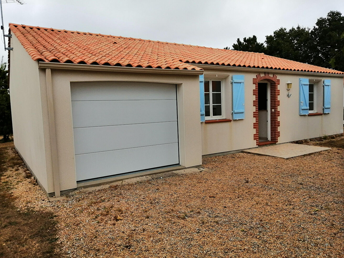 Photo L'agence Vrignaud & Biron Immobilier vous propose en exclusivité BVE (Bien Vendre Ensemble)  à environ 1 kilomètre du centre ville cette maison en parfait état d'entretien ayant bénéficié de nombreux travaux d'amélioration énergétique : isolation par l'ex image 6/6