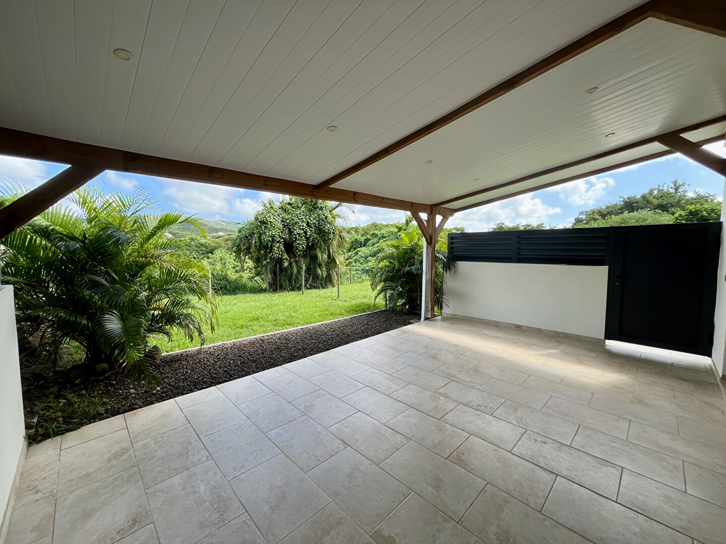 T2 STE-LUCE - parking - terrasse 32,87 m2 et jardinet 50 m2