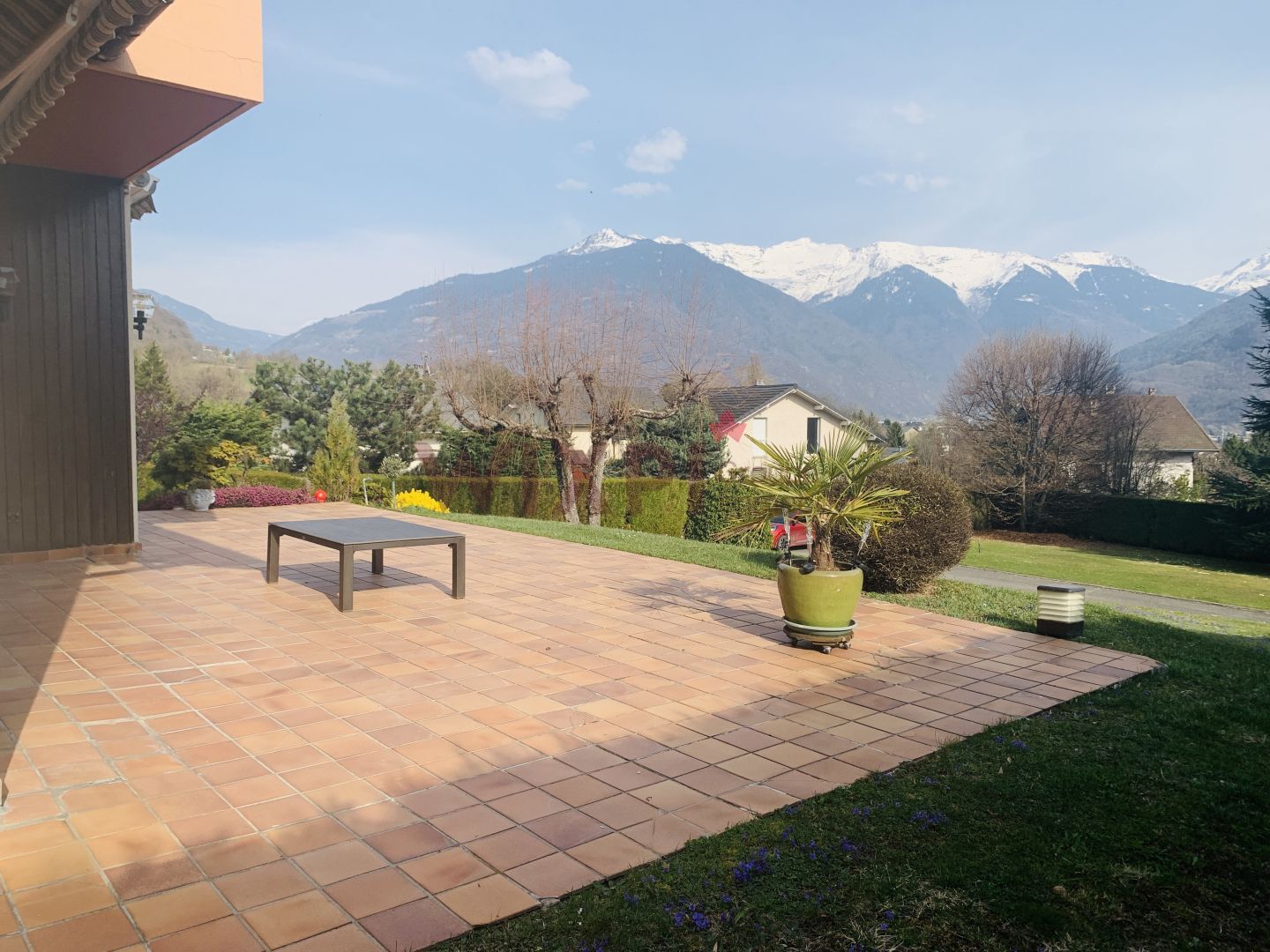 VILLA DE TYPE T7 DE 300m2 TERRAIN DE 2300M2