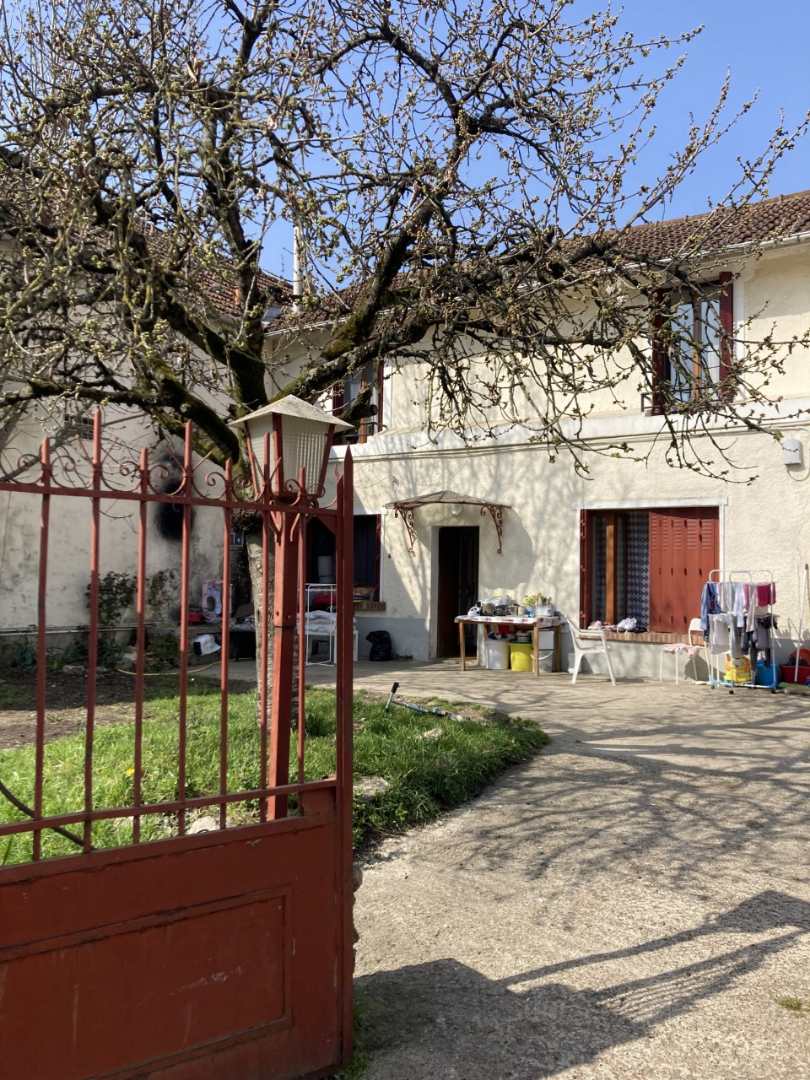 Photo Immeuble Longjumeau 5  studios 132 m2 image 2/6