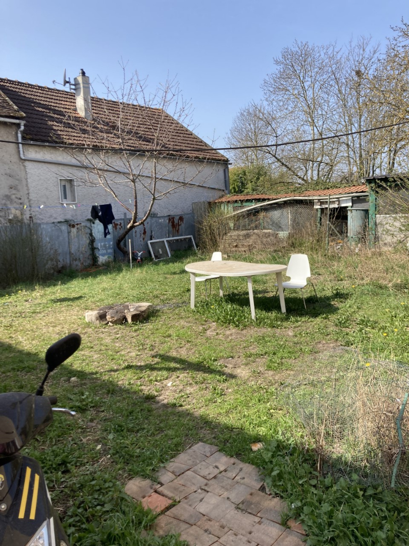 Photo Immeuble Longjumeau 5  studios 132 m2 image 4/6