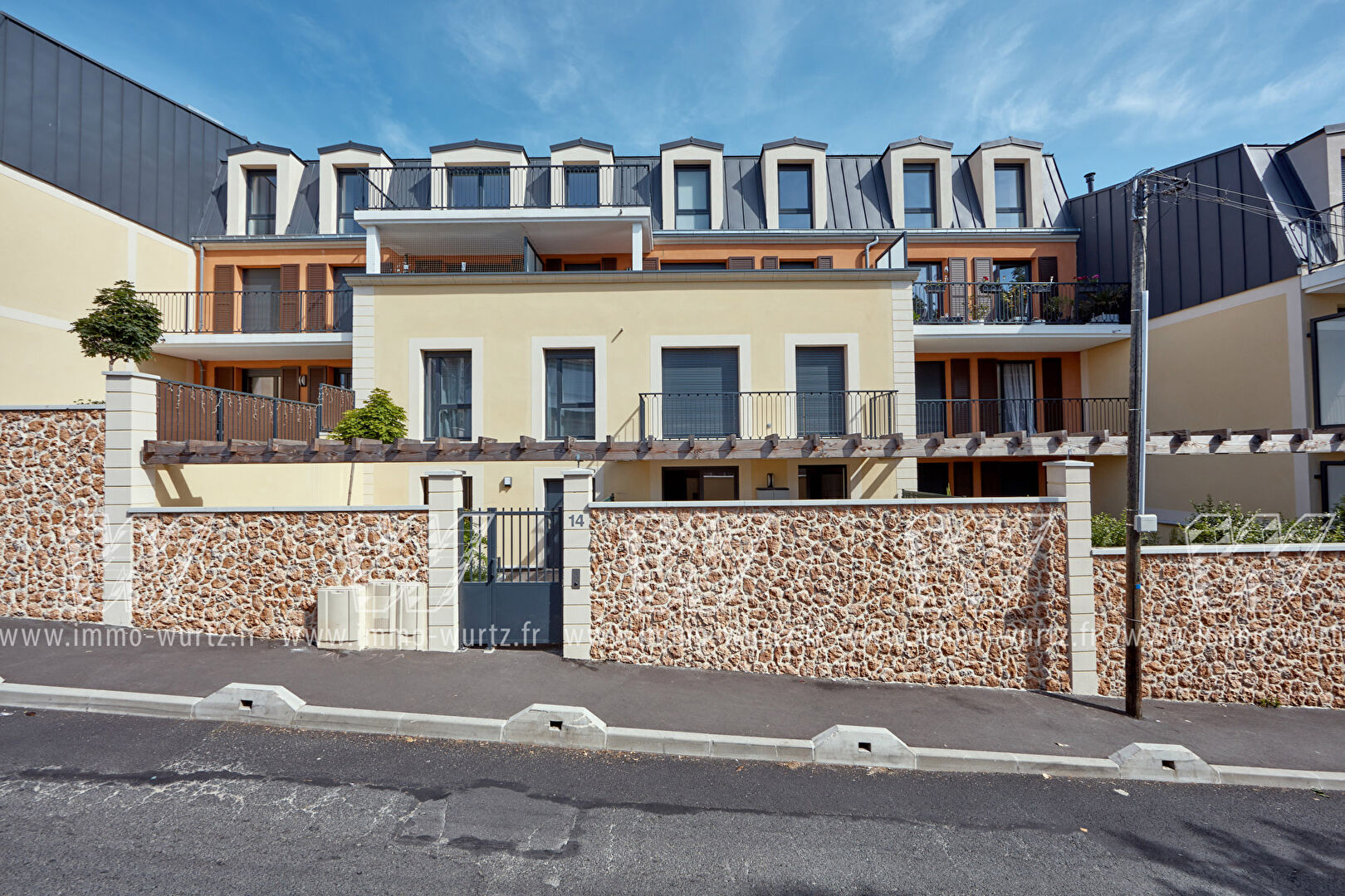F3  68 m2  avec balcon de 16 m² quartier Chechefeuilles à Savigny sur Orge