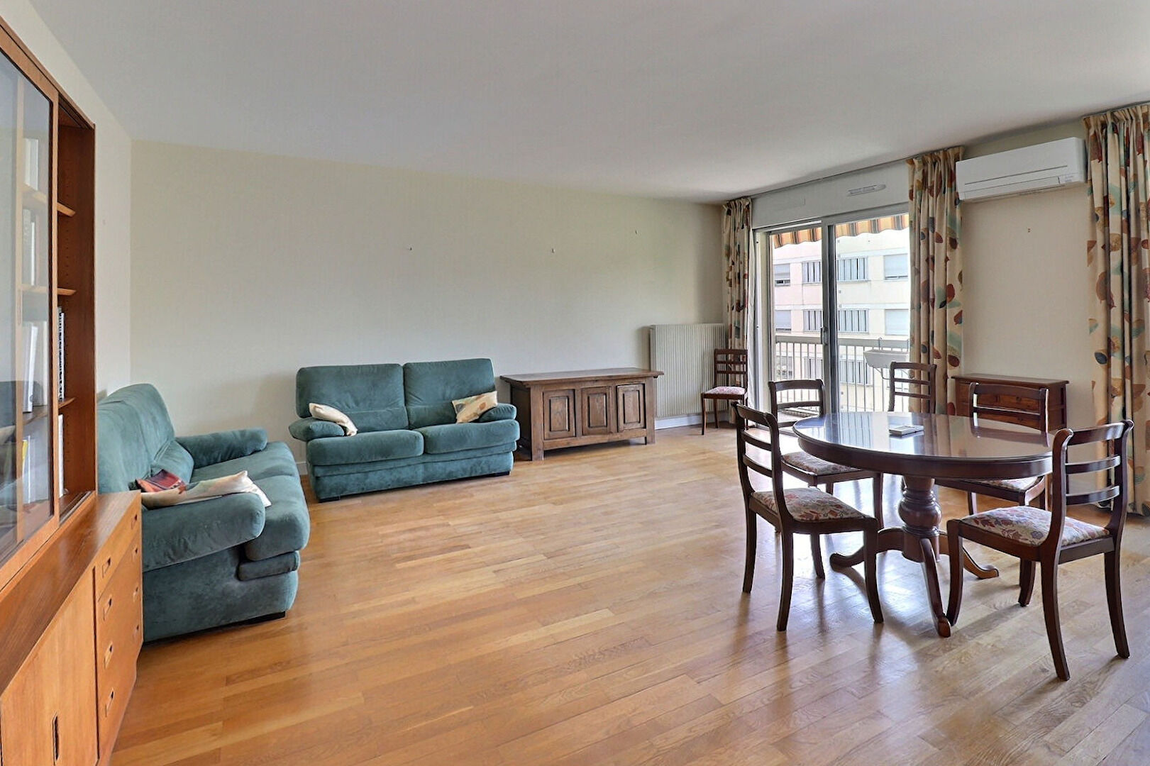 
Appartement T4/T5 de 100,50 m2 - Chambéry centre avec balcon, cave et garage
