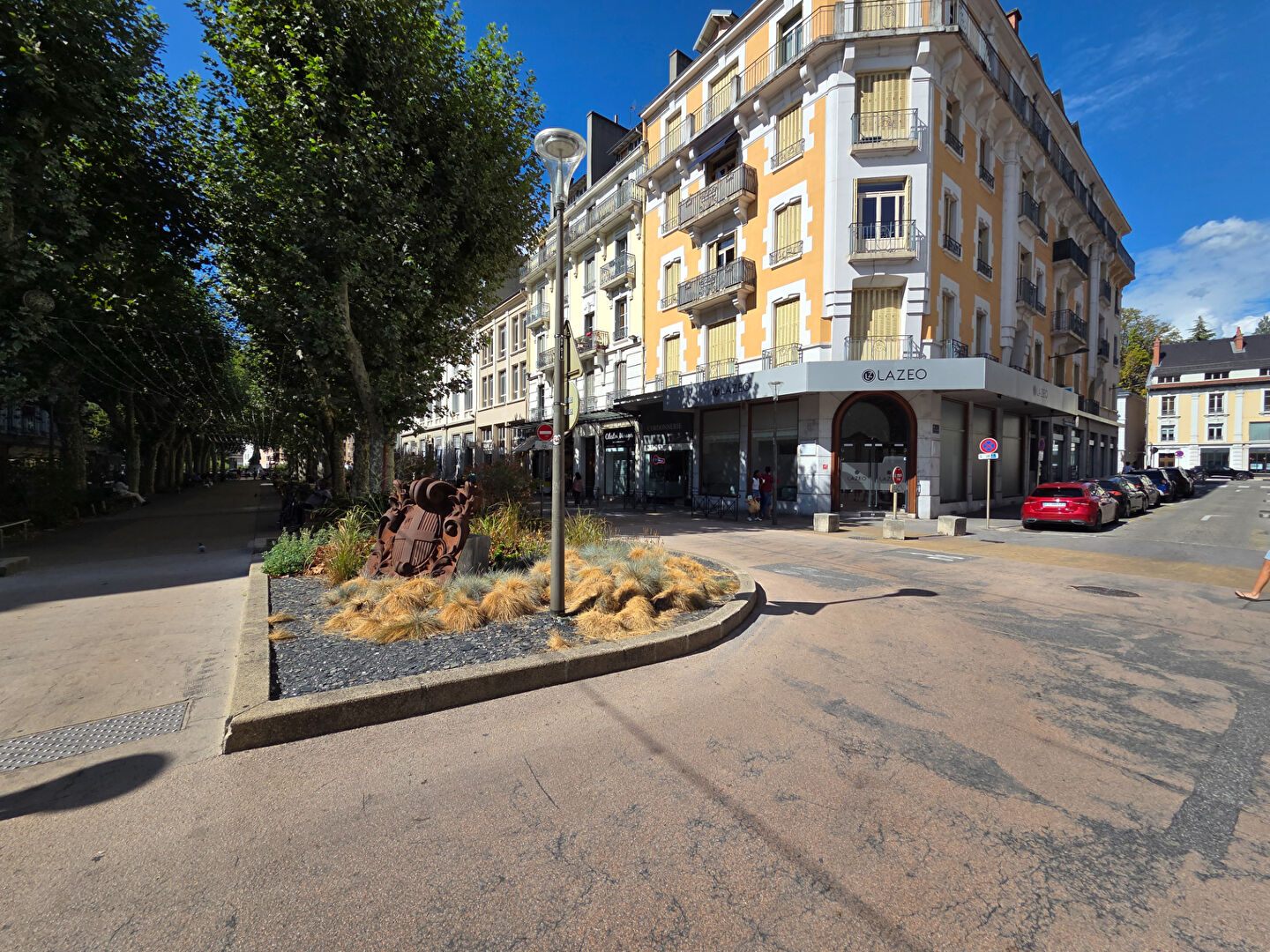 
Murs Commerciaux sous bail commercial - Chambery 140 m2
