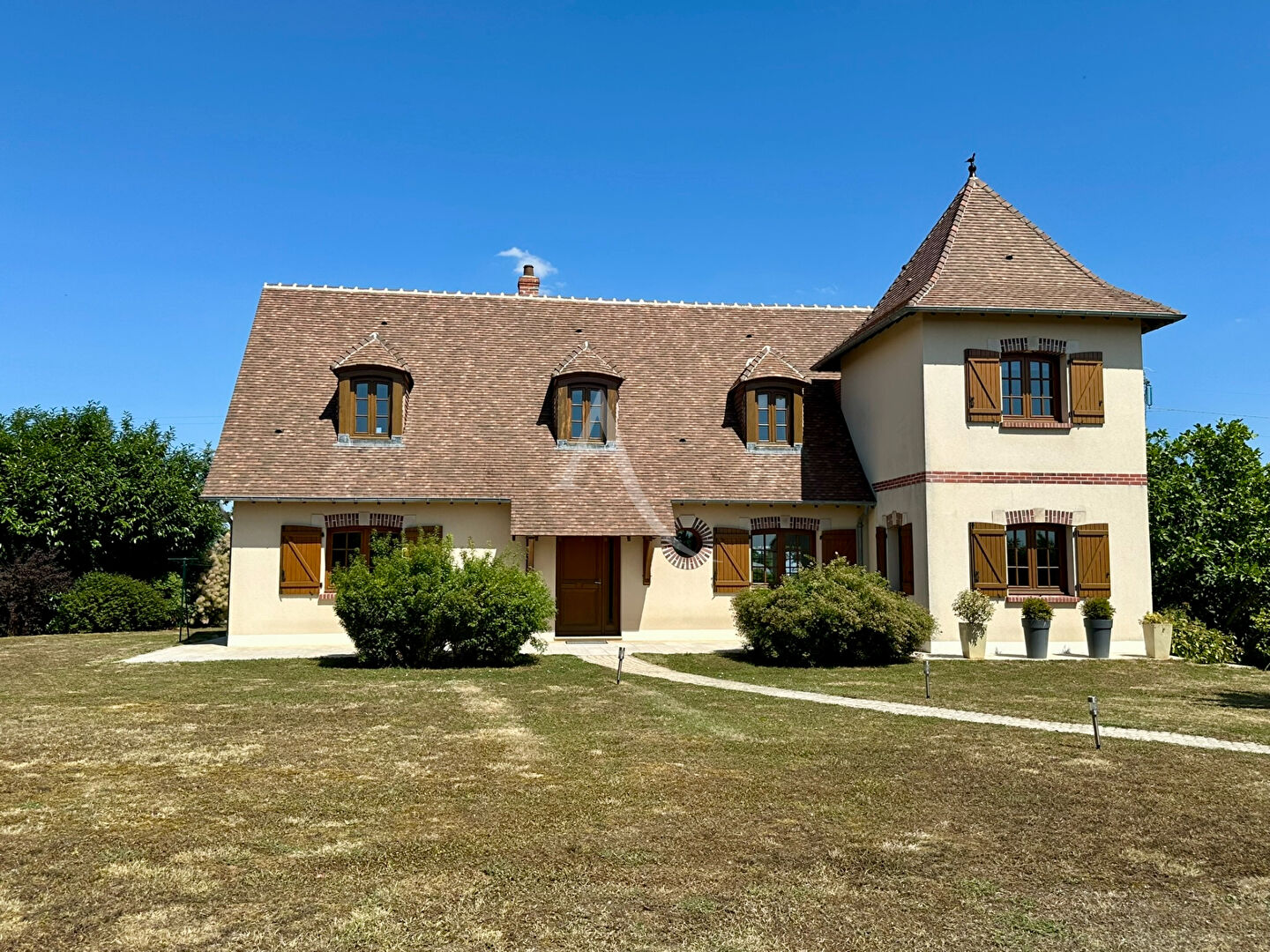Photo Maison 170m² avec jardin arboré au calme à 5 minutes du centre ville de Bourges ! image 1/6