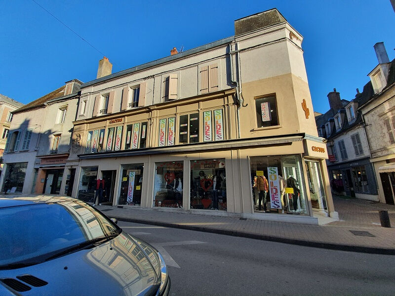 EN VENTE - COSNE /LOIRE - 2 H PARIS - IMMEUBLE AVEC LOCAL COMMERCIAL et APPARTEMENTS
