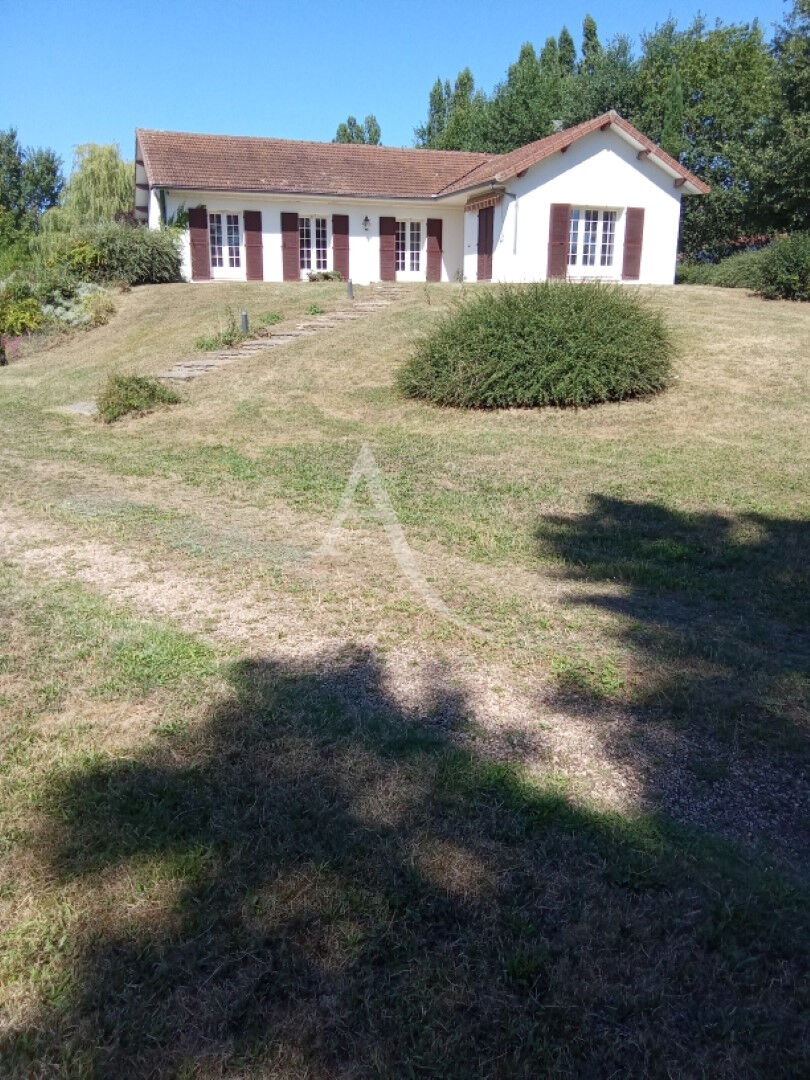 Photo EN  VENTE - COURPIERE  Maison 5 chambres terrain image 1/4