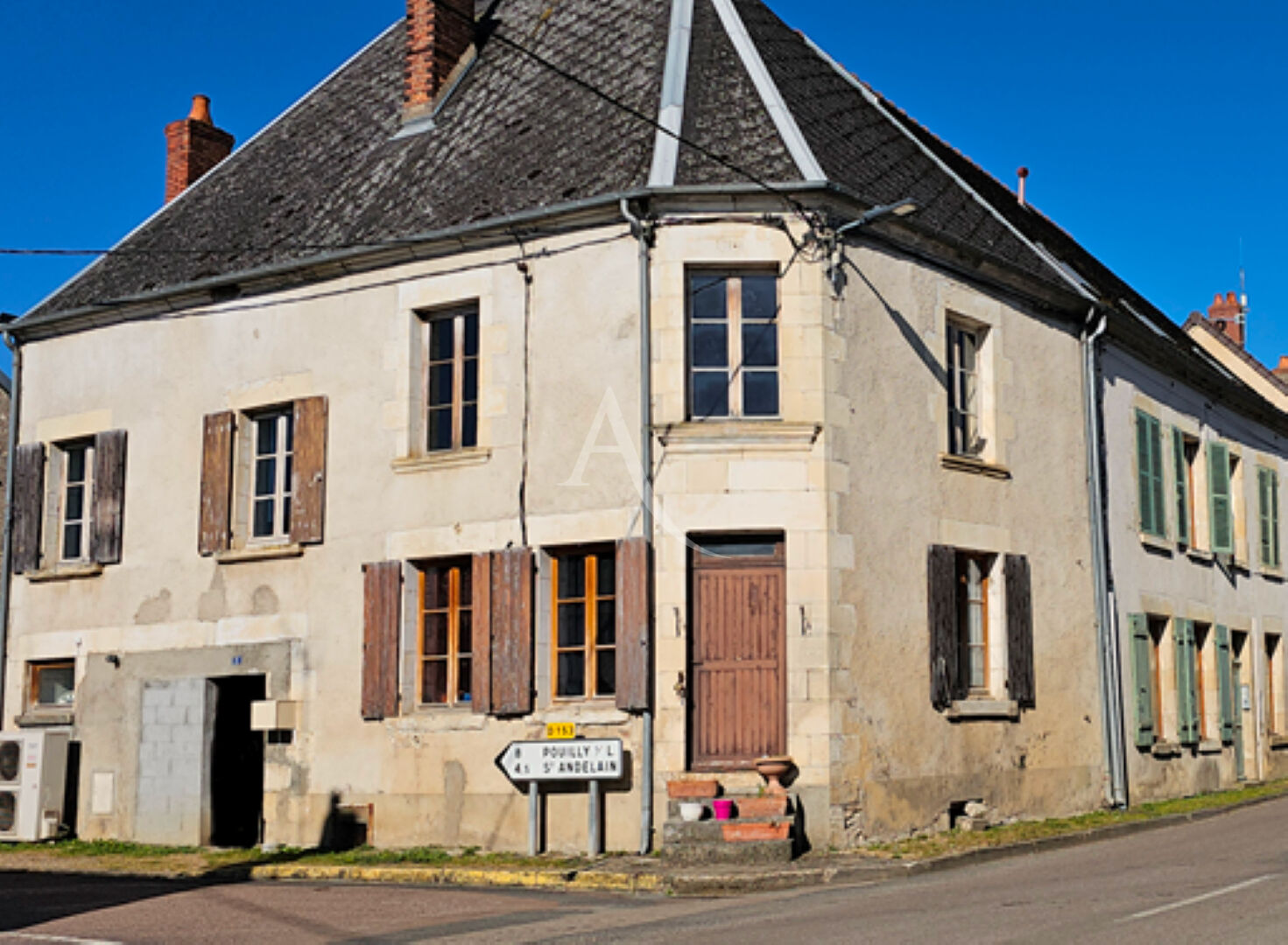 EN VENTE - ST LAURENT L ABBAYE  - 2 H PARIS  - Maison de bourg  2 chambres bureau