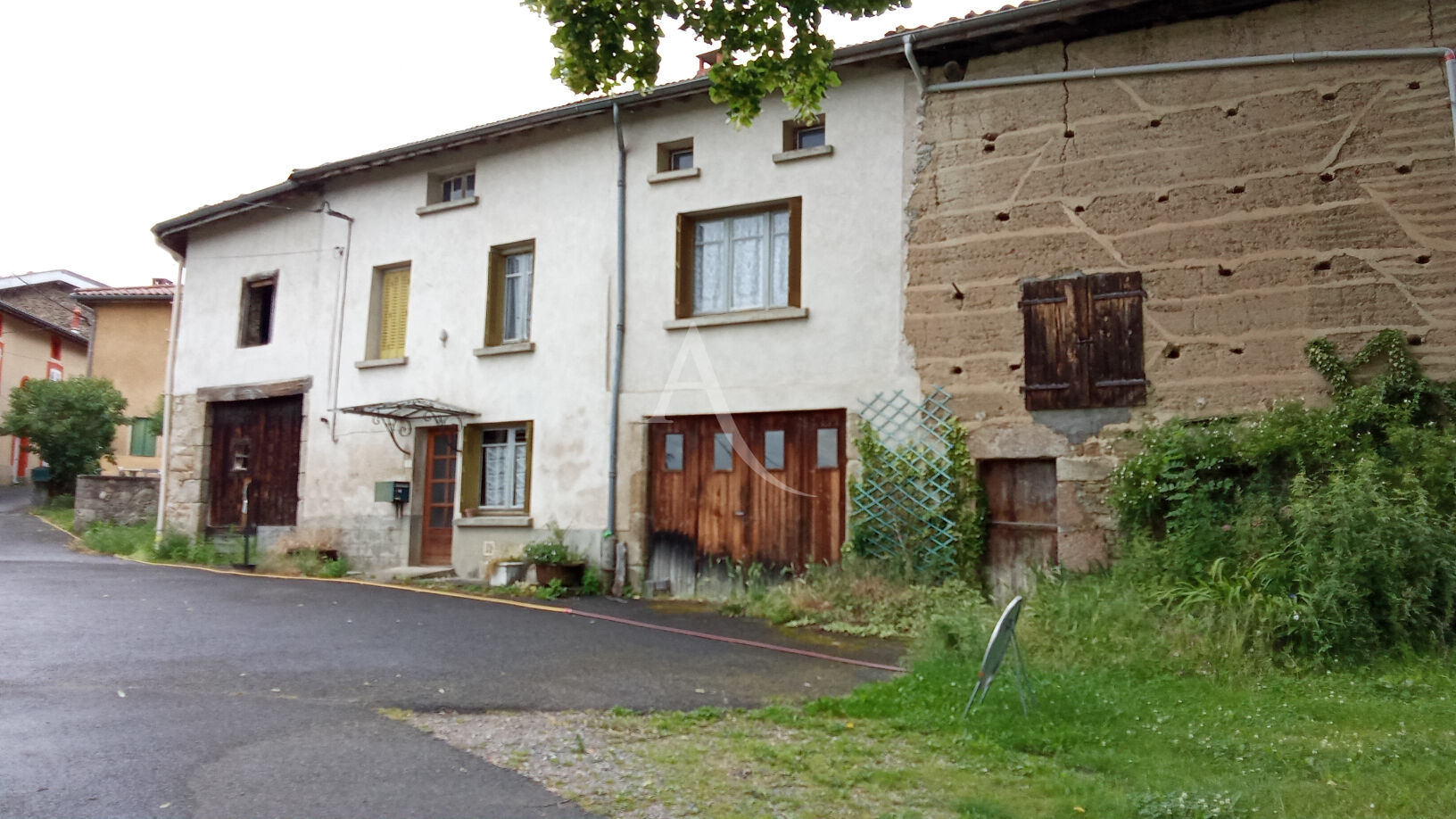 EN VENTE -OLLIERGUES - Maison en pierres 3 chambres terrain
