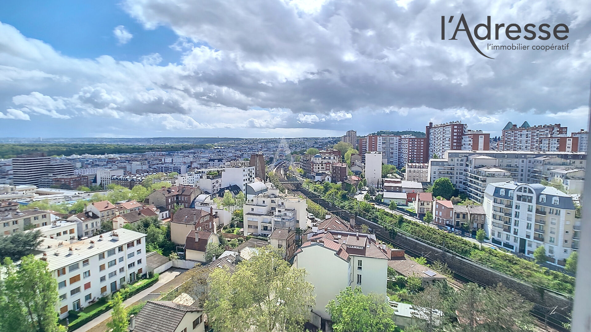 Photo PUTEAUX/ DEFENSE appartement 3 pièces de 76 m² sans vis-à-vis avec cave et parking image 3/6