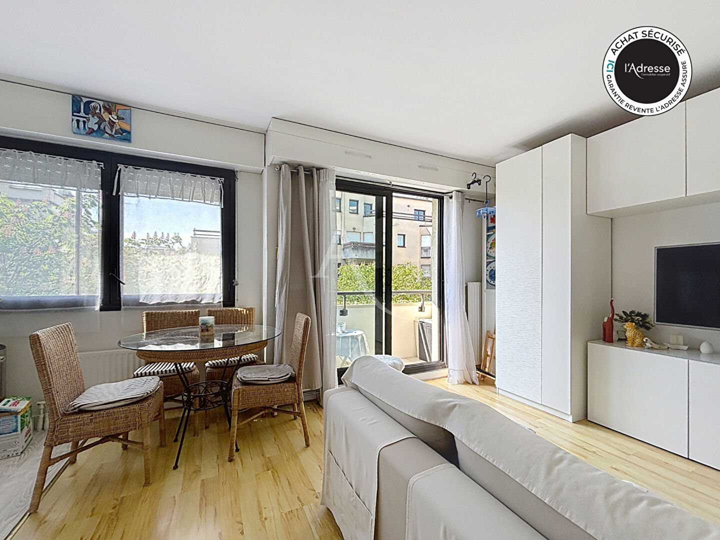 Suresnes Hypercentre - Studio de 32m² avec coin nuit et balcon