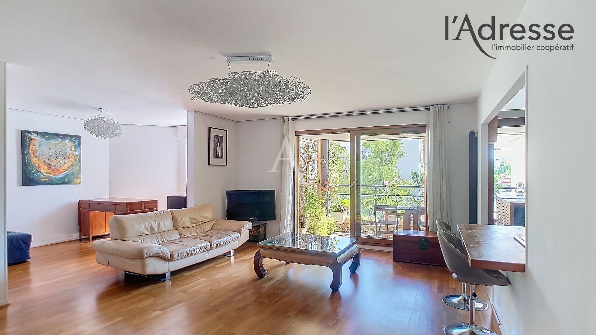 SURESNES limite Puteaux/ Quartier Belvédère Appartement 4 / 5 pièces de 114 m²  - Terrasse 8m² - cave et double place de parking