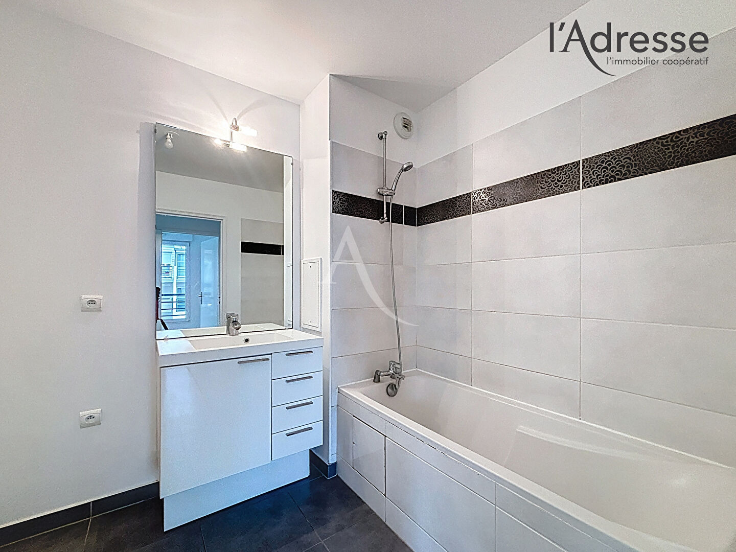 Photo Suresnes 3 pièces 63 m2 - cave - parking image 5/6