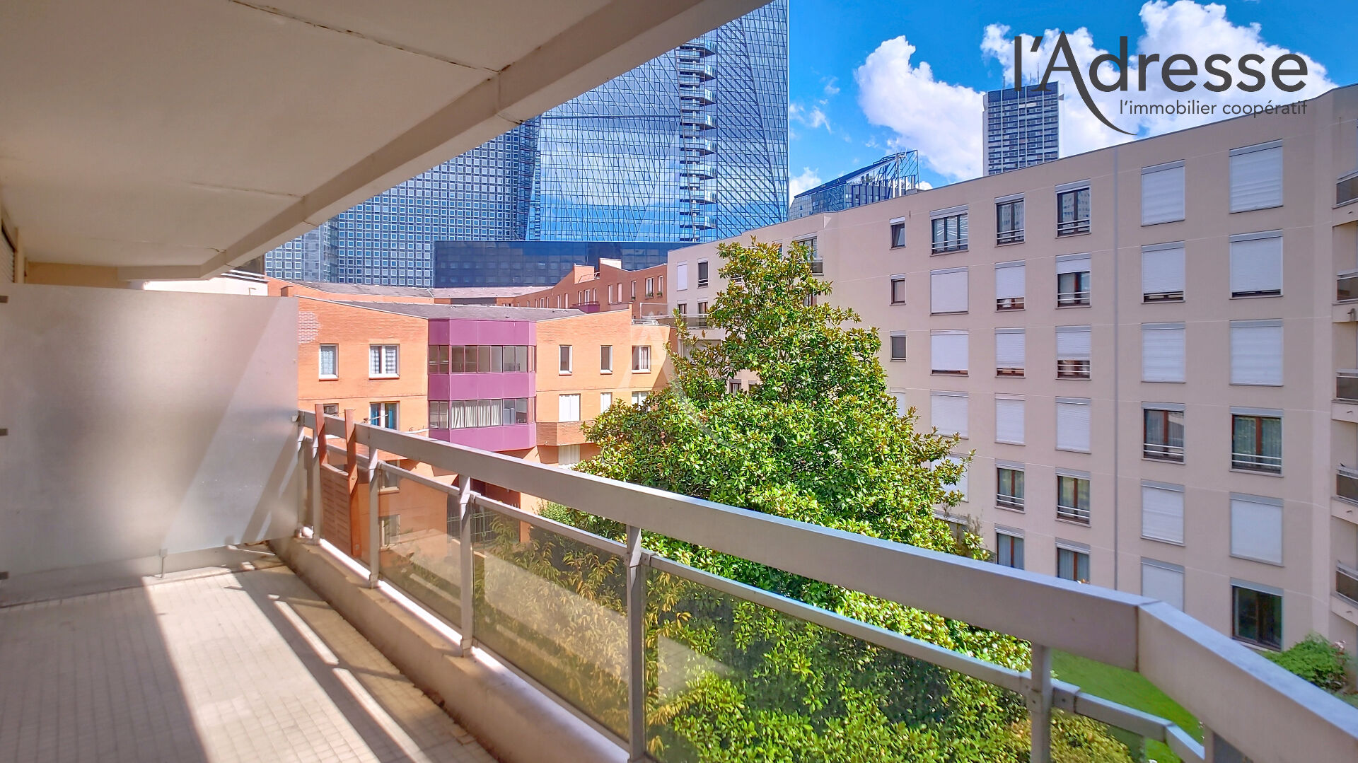 Photo PUTEAUX/ Proche la Défense - Appartement 3 pièces de 66m² avec Terrasse, Cave et Parking image 2/6